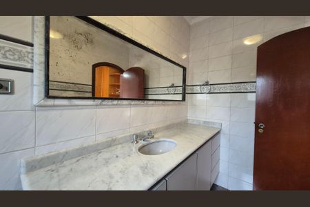 Casa à venda com 190m², 3 quartos e 4 vagas Casa à venda com 190m², 3 quartos e 4 vagasBanheiro da suíte