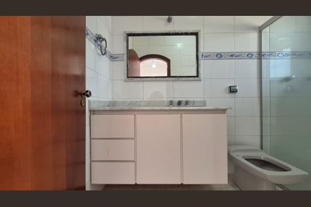 Casa à venda com 190m², 3 quartos e 4 vagas Casa à venda com 190m², 3 quartos e 4 vagasBanheiro da suíte 3