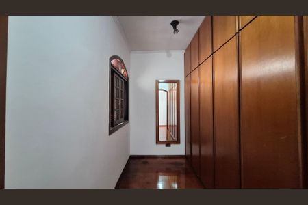 Closet da suíte de casa à venda com 3 quartos, 190m² em Pinheirinho, Santo André