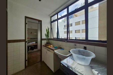 Apartamento à venda com 112m², 3 quartos e 2 vagas Apartamento à venda com 112m², 3 quartos e 2 vagasCozinha e Área de Serviço