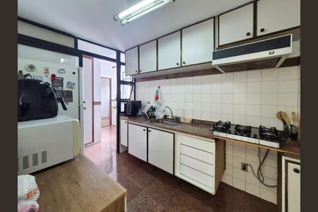Apartamento à venda com 112m², 3 quartos e 2 vagas Apartamento à venda com 112m², 3 quartos e 2 vagasCozinha e Área de Serviço