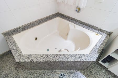 Apartamento para alugar com 235m², 4 quartos e 4 vagas Apartamento para alugar com 235m², 4 quartos e 4 vagasDetalhe Banheiro - Suíte 2