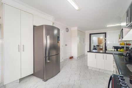 Apartamento para alugar com 235m², 4 quartos e 4 vagas Apartamento para alugar com 235m², 4 quartos e 4 vagasCozinha