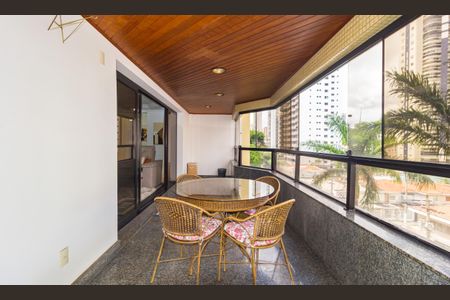 Apartamento para alugar com 235m², 4 quartos e 4 vagas Apartamento para alugar com 235m², 4 quartos e 4 vagasVaranda