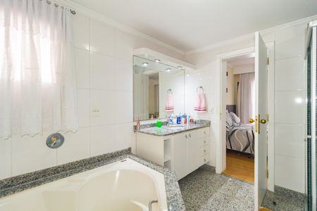 Apartamento para alugar com 235m², 4 quartos e 4 vagas Apartamento para alugar com 235m², 4 quartos e 4 vagasBanheiro - Suíte 2