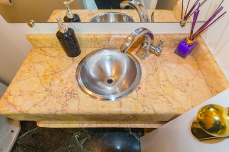 Apartamento para alugar com 235m², 4 quartos e 4 vagas Apartamento para alugar com 235m², 4 quartos e 4 vagasDetalhe - Lavabo