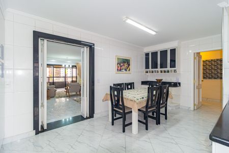 Apartamento para alugar com 235m², 4 quartos e 4 vagas Apartamento para alugar com 235m², 4 quartos e 4 vagasCozinha