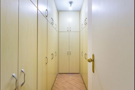 Apartamento para alugar com 235m², 4 quartos e 4 vagas Apartamento para alugar com 235m², 4 quartos e 4 vagasCloset - Suíte 2