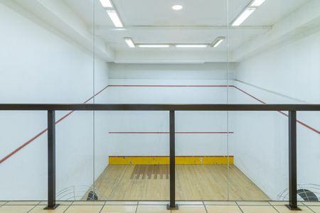 Apartamento para alugar com 120m², 3 quartos e 2 vagas Apartamento para alugar com 120m², 3 quartos e 2 vagasÁrea comum - Quadra de Squash