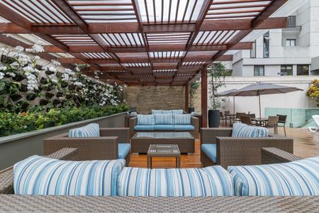 Apartamento para alugar com 120m², 3 quartos e 2 vagas Apartamento para alugar com 120m², 3 quartos e 2 vagasÁrea comum - Piscina