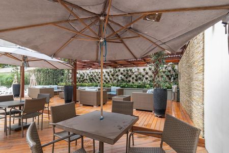 Apartamento para alugar com 120m², 3 quartos e 2 vagas Apartamento para alugar com 120m², 3 quartos e 2 vagasÁrea comum - Piscina