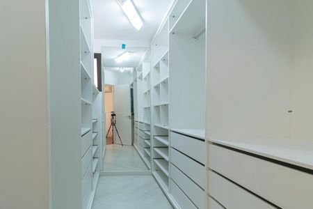 Apartamento para alugar com 120m², 3 quartos e 2 vagas Apartamento para alugar com 120m², 3 quartos e 2 vagasCloset da Suíte