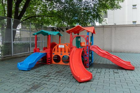 Apartamento para alugar com 120m², 3 quartos e 2 vagas Apartamento para alugar com 120m², 3 quartos e 2 vagasÁrea comum - Playground