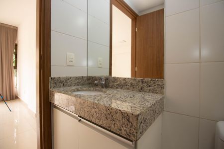Banheiro Social de kitnet/studio para alugar com 1 quarto, 35m² em Sqnw, Brasília