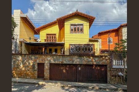 Casa à venda com 5 quartos, 180m² em Itapoã, Belo Horizonte
