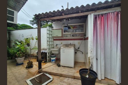 Casa de condomínio à venda com 200m², 3 quartos e 3 vagasÁrea de Serviço 