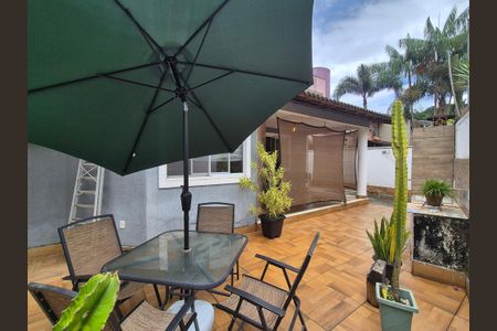 Casa de condomínio à venda com 200m², 3 quartos e 3 vagasÁrea externa 