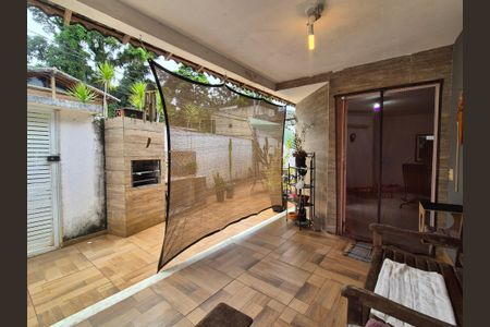 Casa de condomínio à venda com 200m², 3 quartos e 3 vagasVaranda 