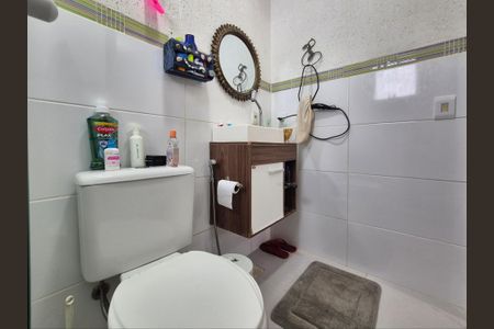 Casa de condomínio à venda com 200m², 3 quartos e 3 vagasBanheiro do Quarto 1