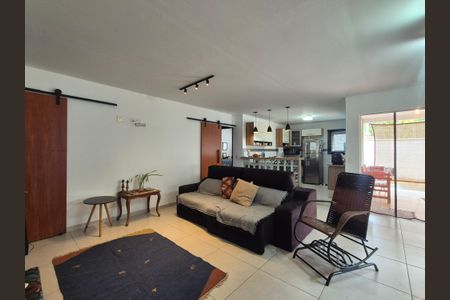 Casa de condomínio à venda com 200m², 3 quartos e 3 vagasSala 