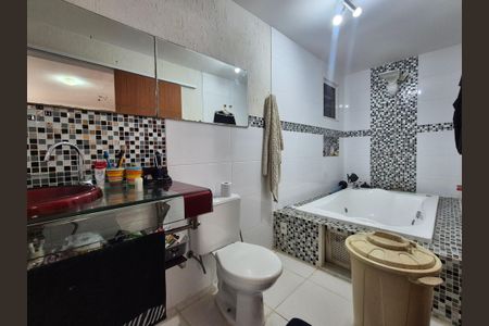 Casa de condomínio à venda com 200m², 3 quartos e 3 vagasBanheiro do Quarto 2