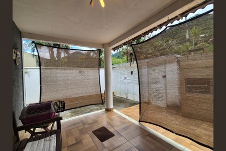 Casa de condomínio à venda com 200m², 3 quartos e 3 vagasVaranda 