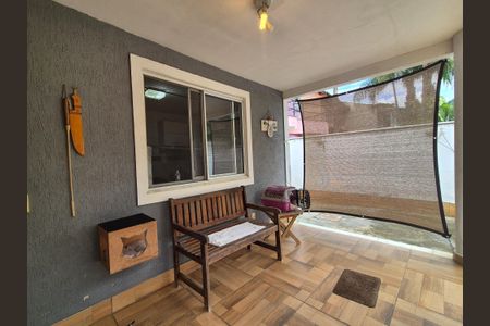 Casa de condomínio à venda com 200m², 3 quartos e 3 vagasVaranda 