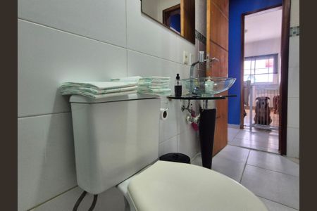 Casa de condomínio à venda com 200m², 3 quartos e 3 vagasBanheiro 