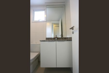 Apartamento para alugar com 120m², 2 quartos e 1 vaga Apartamento para alugar com 120m², 2 quartos e 1 vagaBanheiro da Suíte 1