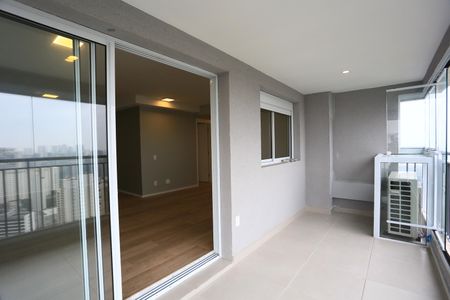 Apartamento para alugar com 120m², 2 quartos e 1 vaga Apartamento para alugar com 120m², 2 quartos e 1 vagaVaranda
