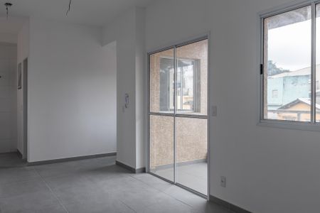 Sala de apartamento à venda com 2 quartos, 50m² em Vila Carmosina, São Paulo