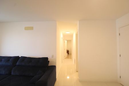 Sala - Corredor de apartamento para alugar com 3 quartos, 135m² em Barra da Tijuca, Rio de Janeiro