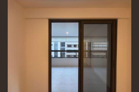 Apartamento para alugar com 135m², 3 quartos e 2 vagasBlindex Quarto 1 / Varanda