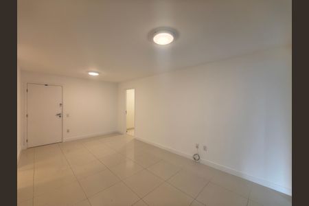Sala de apartamento para alugar com 3 quartos, 135m² em Barra da Tijuca, Rio de Janeiro
