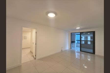 Sala de apartamento para alugar com 3 quartos, 135m² em Barra da Tijuca, Rio de Janeiro