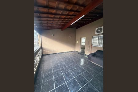 Casa para alugar com 218m², 3 quartos e 2 vagas Casa para alugar com 218m², 3 quartos e 2 vagasVaranda