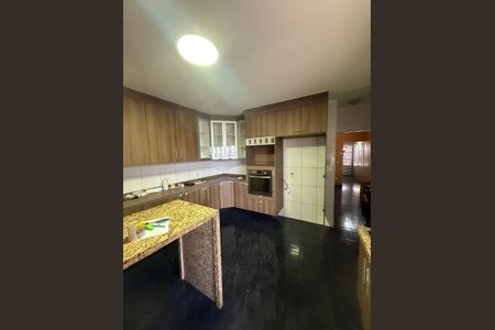 Casa para alugar com 218m², 3 quartos e 2 vagas Casa para alugar com 218m², 3 quartos e 2 vagasCozinha