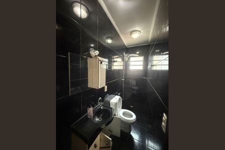 Casa para alugar com 218m², 3 quartos e 2 vagas Casa para alugar com 218m², 3 quartos e 2 vagasBanheiro