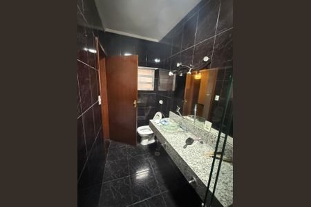 Casa para alugar com 218m², 3 quartos e 2 vagas Casa para alugar com 218m², 3 quartos e 2 vagasBanheiro