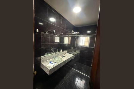 Casa para alugar com 218m², 3 quartos e 2 vagas Casa para alugar com 218m², 3 quartos e 2 vagasBanheiro