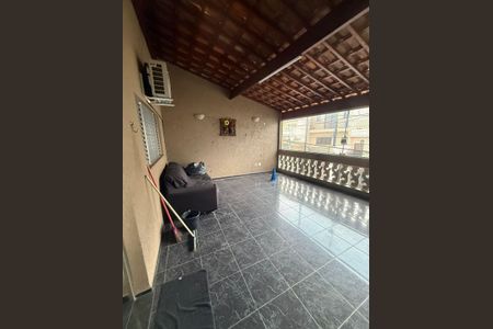 Casa para alugar com 218m², 3 quartos e 2 vagas Casa para alugar com 218m², 3 quartos e 2 vagasVaranda