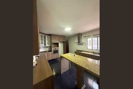 Casa para alugar com 218m², 3 quartos e 2 vagas Casa para alugar com 218m², 3 quartos e 2 vagasCozinha