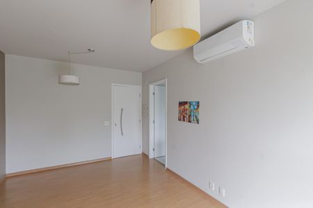 Sala de apartamento para alugar com 2 quartos, 62m² em Indianópolis, São Paulo