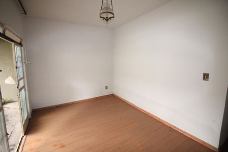 Sala de casa à venda com 2 quartos, 360m² em Araguaia, Belo Horizonte