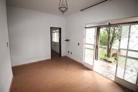 Sala de casa à venda com 2 quartos, 360m² em Araguaia, Belo Horizonte