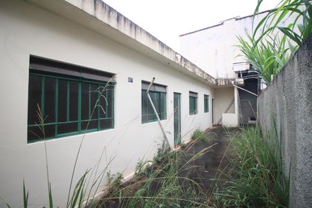 Casa à venda com 360m², 2 quartos e 2 vagasBarracão dos Fundos 2