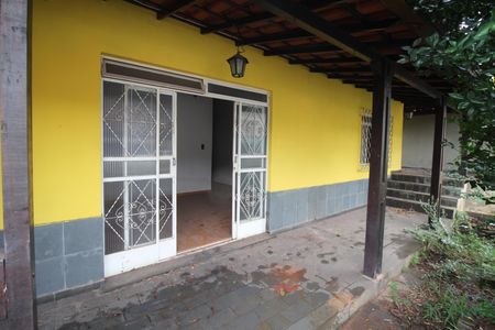 Casa à venda com 360m², 2 quartos e 2 vagasQuintal