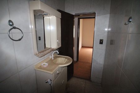 Casa à venda com 360m², 2 quartos e 2 vagasBanheiro