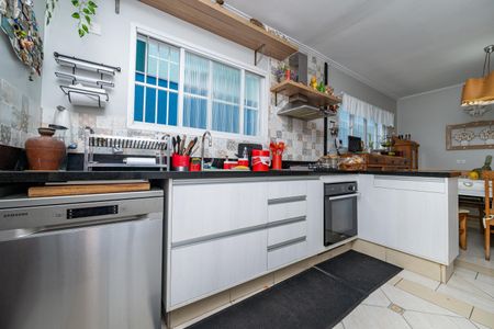 Casa à venda com 177m², 3 quartos e 2 vagas Casa à venda com 177m², 3 quartos e 2 vagasCozinha