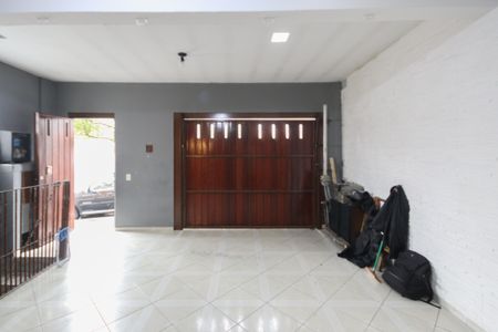 Casa à venda com 180m², 5 quartos e 1 vaga Casa à venda com 180m², 5 quartos e 1 vagaGaragem